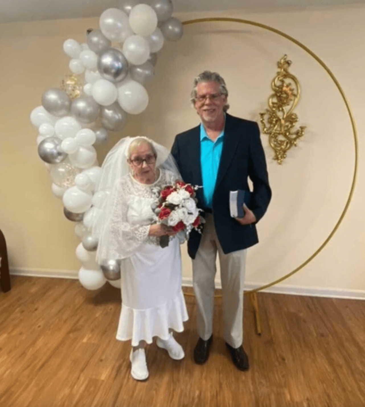 when-a-77-year-old-woman-marries-herself-she-finally-has-her-dream