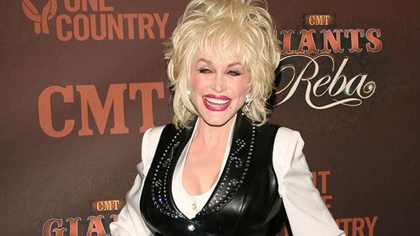 Dolly Parton has announced that she will no longer be touring and instead spend more time at home with her husband.