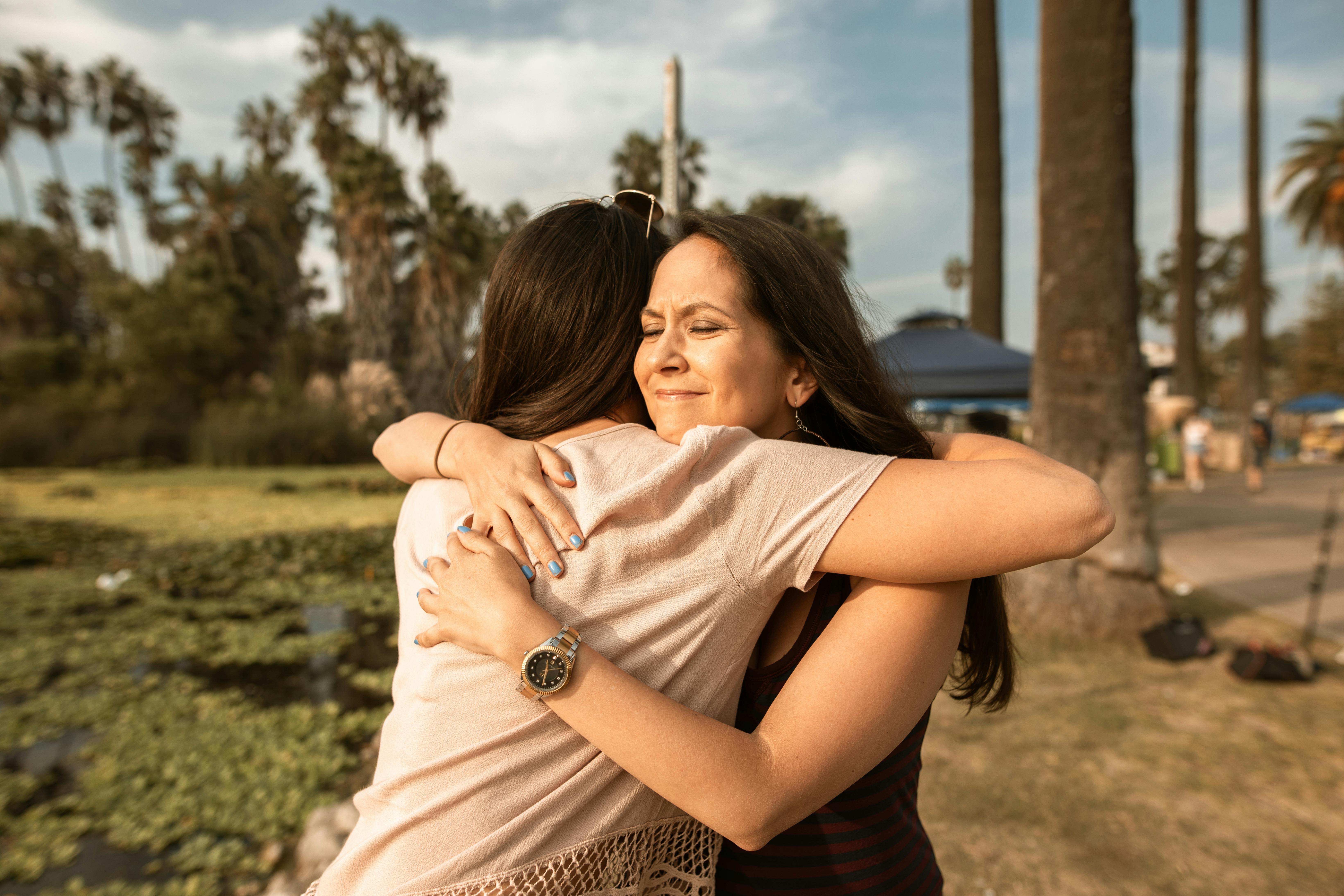 Female friends hug | Source: Pexels