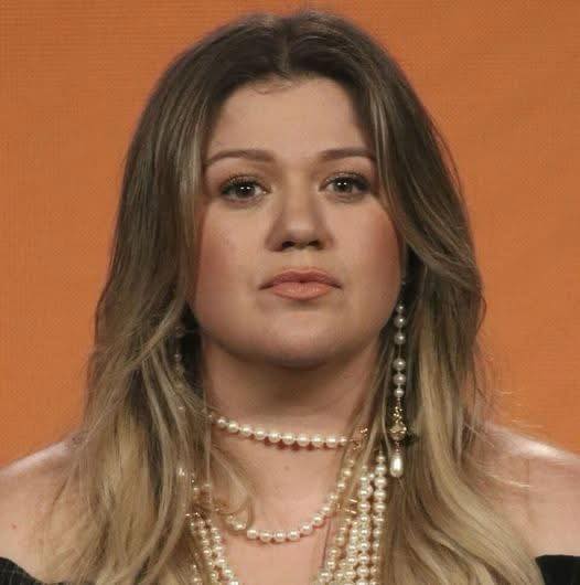 Kelly Clarkson’s Thoughts on Spanking as a Form of Discipline