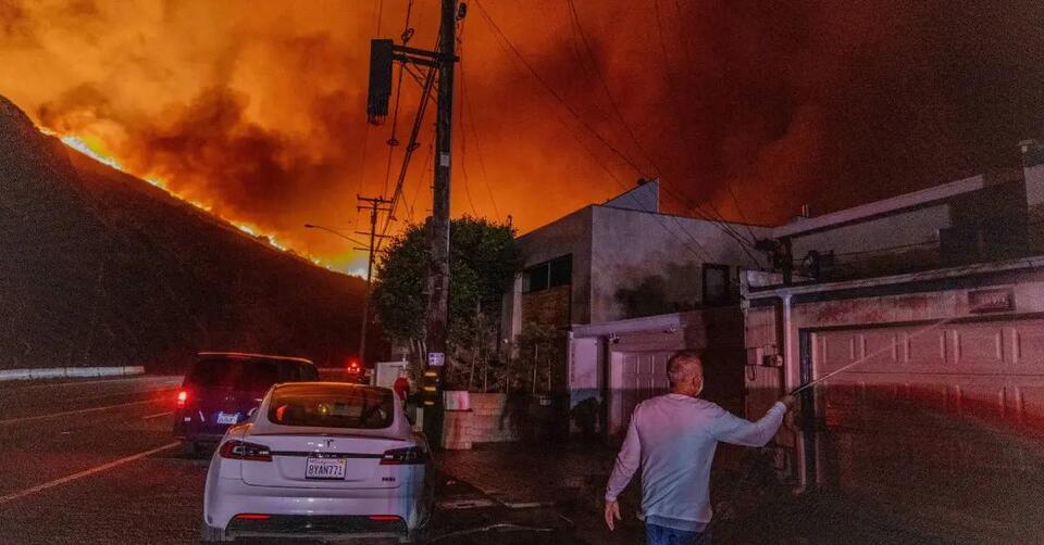 Climate Scientist Warns Worst of Wildfires Is ‘Yet To Come’ As Aircrafts Are Grounded and Mansions Burn