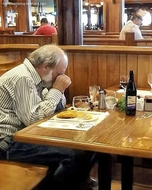 ELDERLY MAN ORDERED DINNER FOR TWO, BUT NO ONE CAME — I DECIDED TO SIT BESIDE HIM