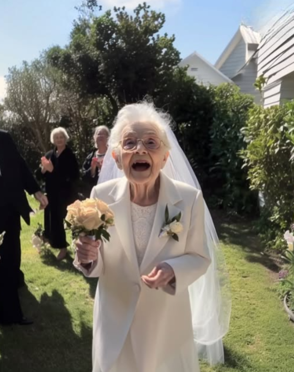 MY 79-YEAR-OLD MOM PULLED A SNEAKY TRICK ON ME AT HER WEDDING