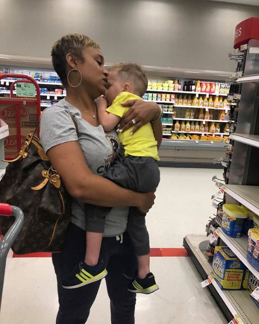 I’M A SINGLE MOTHER OF TWO – THIS LADY HELPED ME SOOTHE MY CRYING BABIES, HER REASON LEFT ME IN TEARS