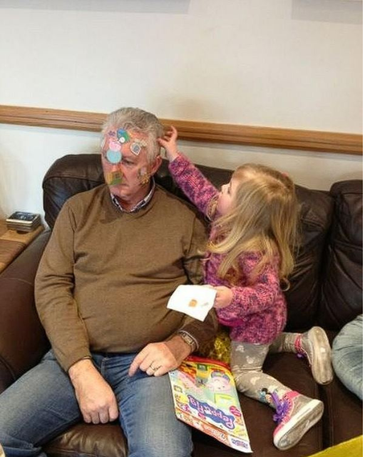 MY DAUGHTER PUT STICKERS ON A STRANGER’S FACE—AND HE DIDN’T EVEN REACT