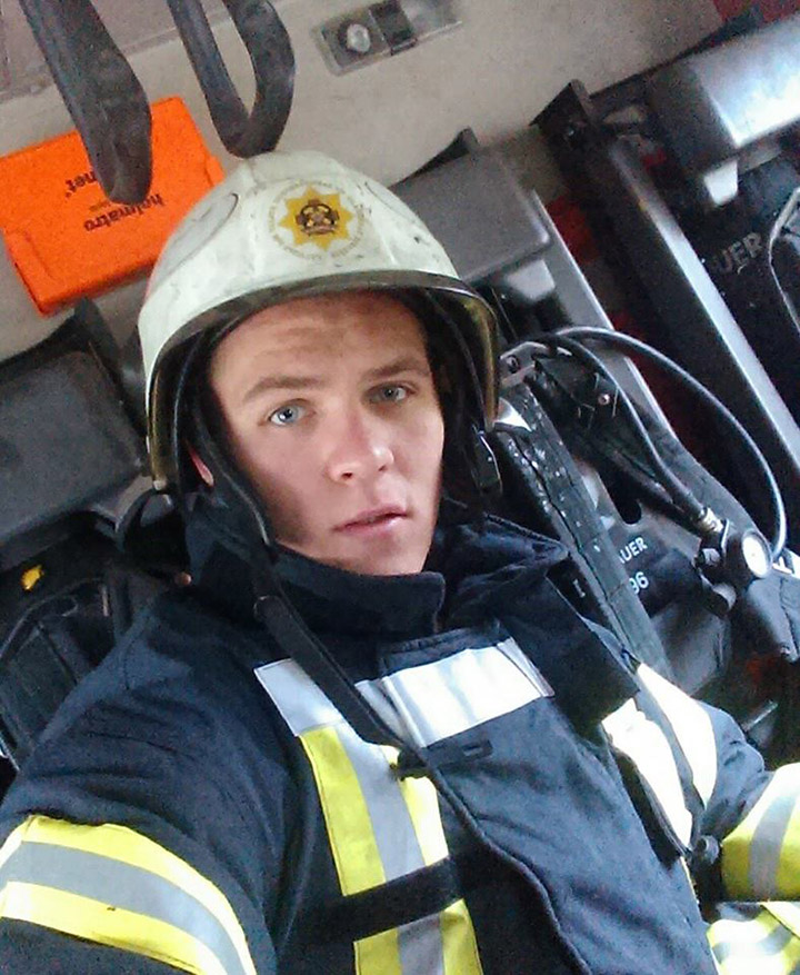 MY OLD BULLY’S HOUSE WAS ON FIRE—AND I WAS THE ONE WHO SHOWED UP