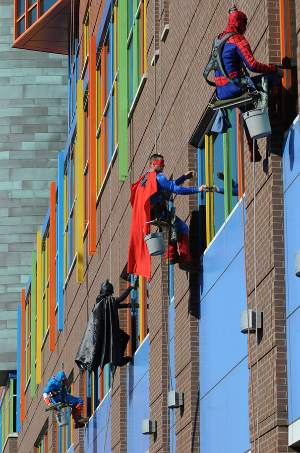 MEMPHIS CLEANING CREW DRESSED AS SUPERHEROES—BUT ONE KID’S REACTION CHANGED EVERYTHING