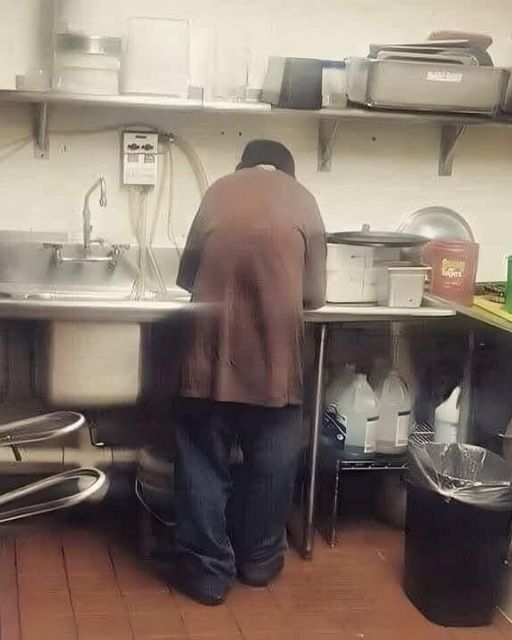 THIS HOMELESS MAN JUST WANTED FOOD—NOW HE’S MY MOST RELIABLE WORKER