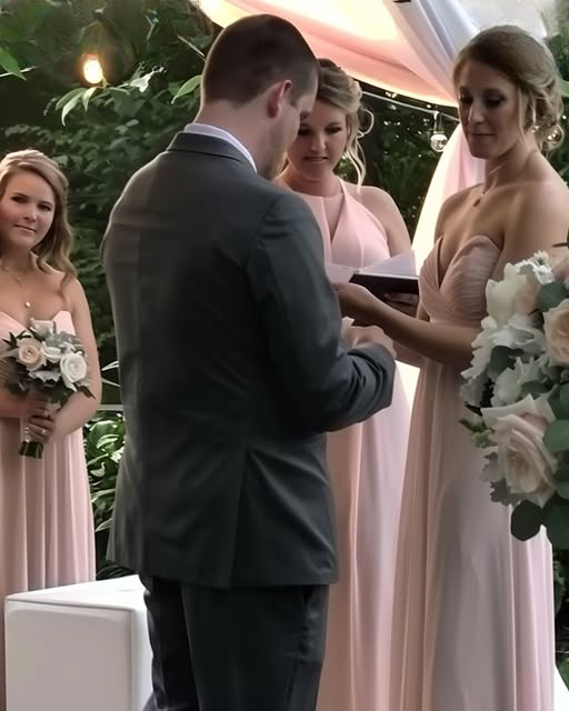 MY BRIDESMAIDS WERE SECRETLY PASSING SOMETHING SMALL TO MY HUSBAND AT OUR WEDDING – BY THE END OF THE NIGHT, HE ENDED OUR MARRIAGE