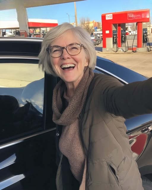 MY 62-YEAR-OLD MOM FINALLY GOT HER DREAM CAR, BUT DAD ISN’T HAPPY—AND I DON’T KNOW WHOSE SIDE TO TAKE!