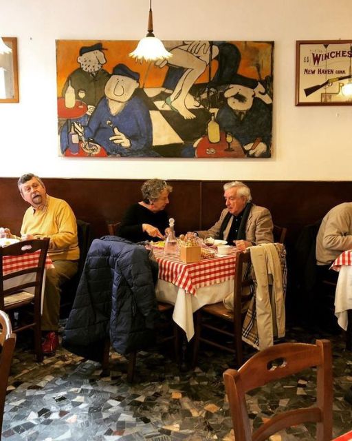 HE KEPT TAKING HER TO THE SAME RESTAURANT—EVEN AFTER SHE STOPPED RECOGNIZING HIM