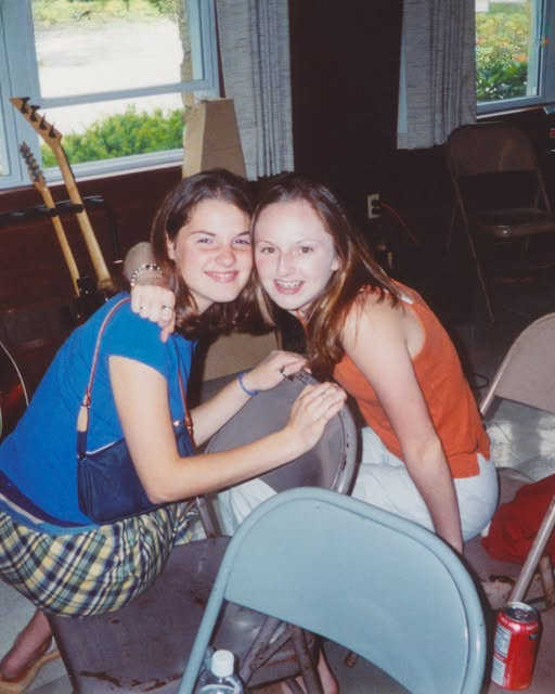 MY SISTER BETRAYED ME TO HELP OUR EVIL DAD—10 YEARS LATER, I RECEIVED A MESSAGE FROM HER.