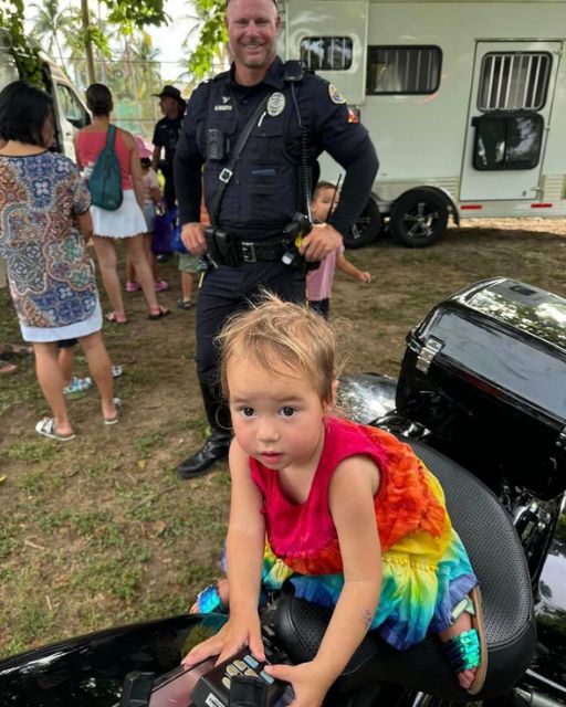SHE JUMPED ON THE POLICE MOTORCYCLE LIKE IT WAS A GAME—BUT SHE WASN’T SUPPOSED TO BE THERE AT ALL