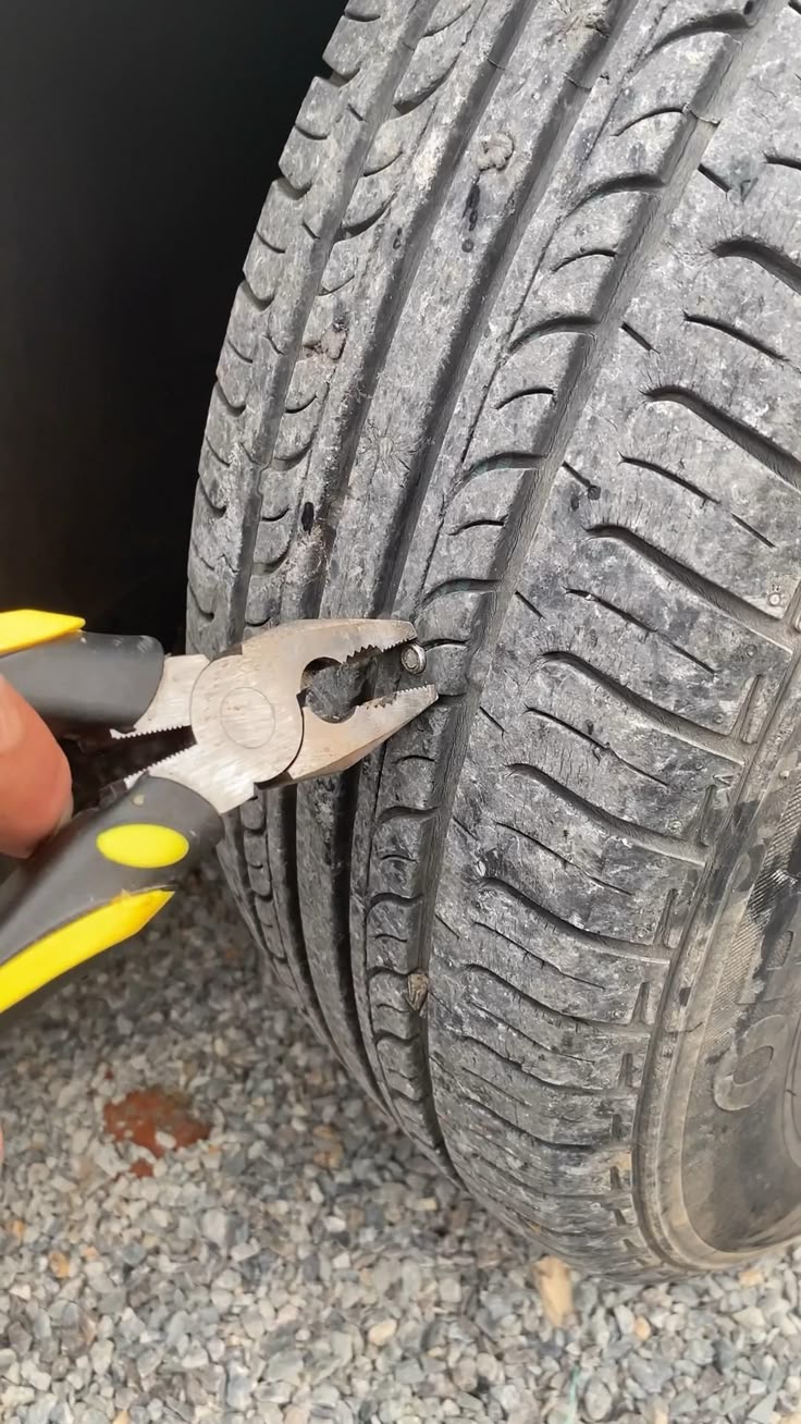 MY WIFE SAID HER CAR WAS ACTING WEIRD—SO I CHECKED AND FOUND A NAIL THE SIZE OF MY FINGER IN HER TIRE