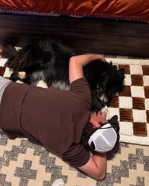 MY DOG SUDDENLY STARTED SLEEPING BESIDE ME EVERY NIGHT—AND THEN THE VET CALLED