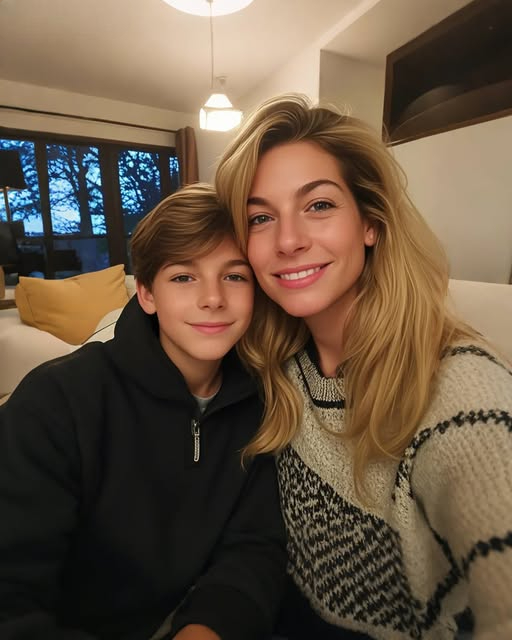 MY SON ABANDONED ME TO LIVE WITH HIS FATHER AND WEALTHY STEPMOTHER—4 YEARS LATER, HE KNOCKED ON MY DOOR: “MOM… PLEASE. I NEED YOUR HELP,”