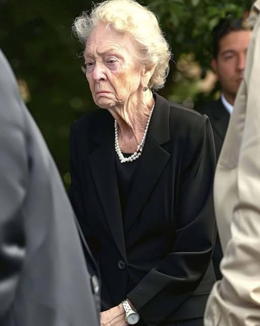 I ATTENDED MY ESTRANGED FATHER’S FUNERAL – MY GRANDMA APPROACHED ME AND SAID, “YOU SHOULDN’T BE HERE”