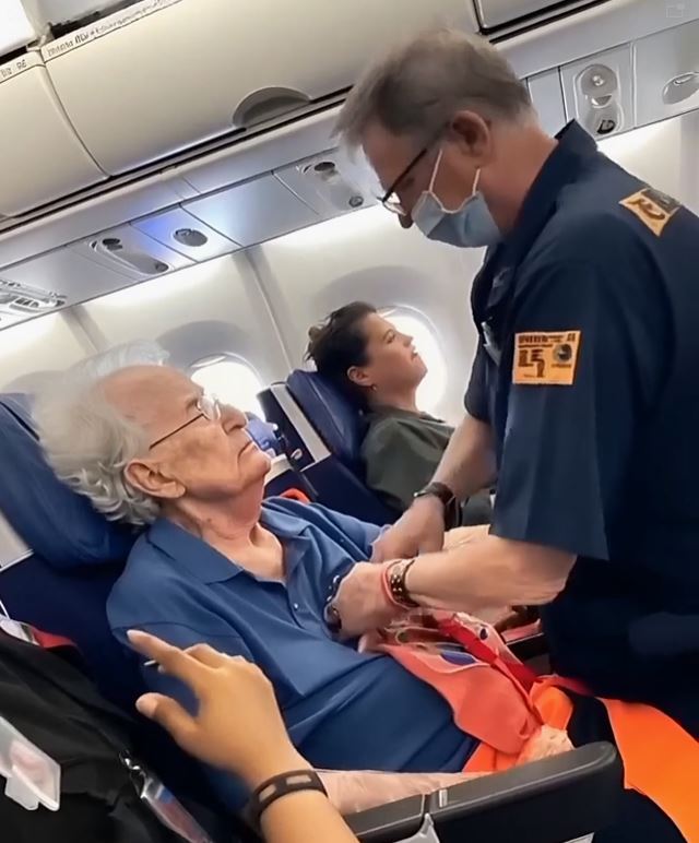 AT 78, I SOLD EVERYTHING I HAD AND BOUGHT ONE WAY TICKET TO SEE THE LOVE OF MY LIFE – IN THE PLANE, MY DREAM WAS CRUSHED