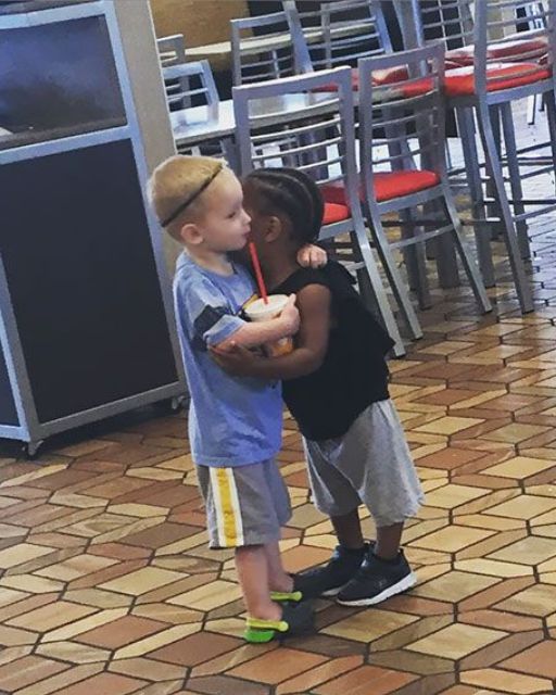 MY TODDLER HUGGED A “DIFFERENT” KID AT LUNCH—AND TAUGHT ME WE’RE BORN TO LOVE