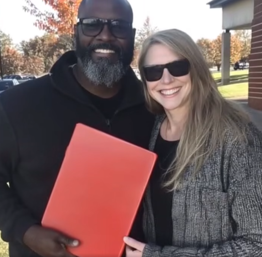 I RESCUED A MAN IN A STORM 20 YEARS AGO – HE KNOCKED ON MY DOOR YESTERDAY HOLDING A FOLDER IN HIS HANDS