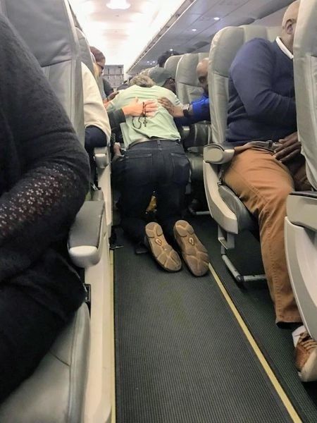 MID-AIR PANIC: THE MAN IN 12C WASN’T BREATHING—AND ALL EYES TURNED TO ME