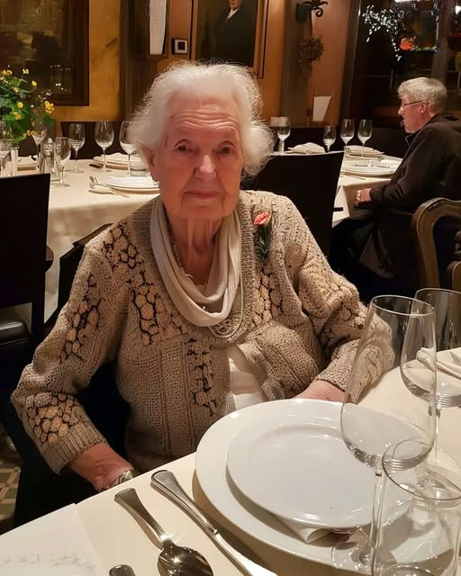 WAITRESS MADE ME KNEEL IN THE RESTAURANT — HER REASON SHOCKED ME TO TEARS.