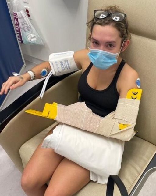 I BROKE MY ARM TRYING TO HELP AN OLD WOMAN CROSS THE STREET—AND THEN SHE JUST WALKED AWAY