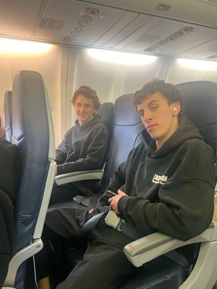 HE TOOK MY ROW SEAT ON THE PLANE—BUT I SHUT HIM DOWN WITH ONE SENTENCE