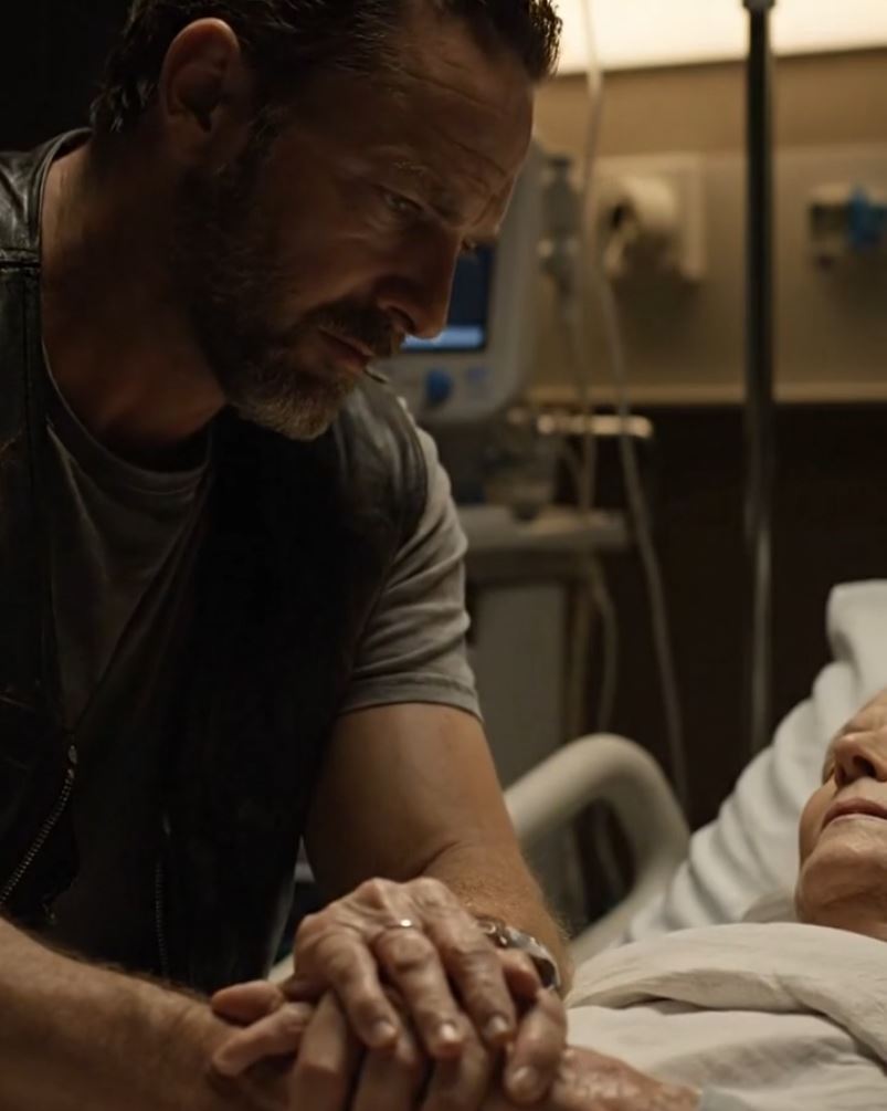 The Biker Who Held My Dying Mother’s Hand for Six Hours — And the Secret I’ll Never Forgive Myself For