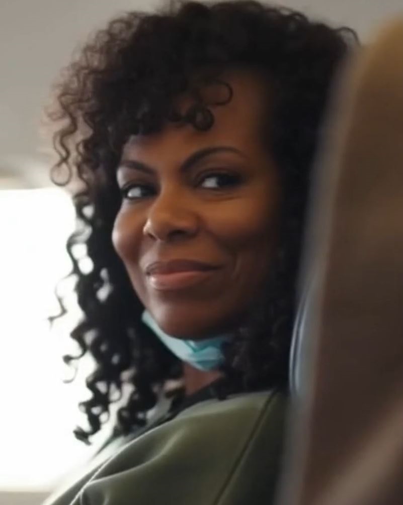 He Took My Aisle Seat on the Plane—But I Shut Him Down with One Sentence