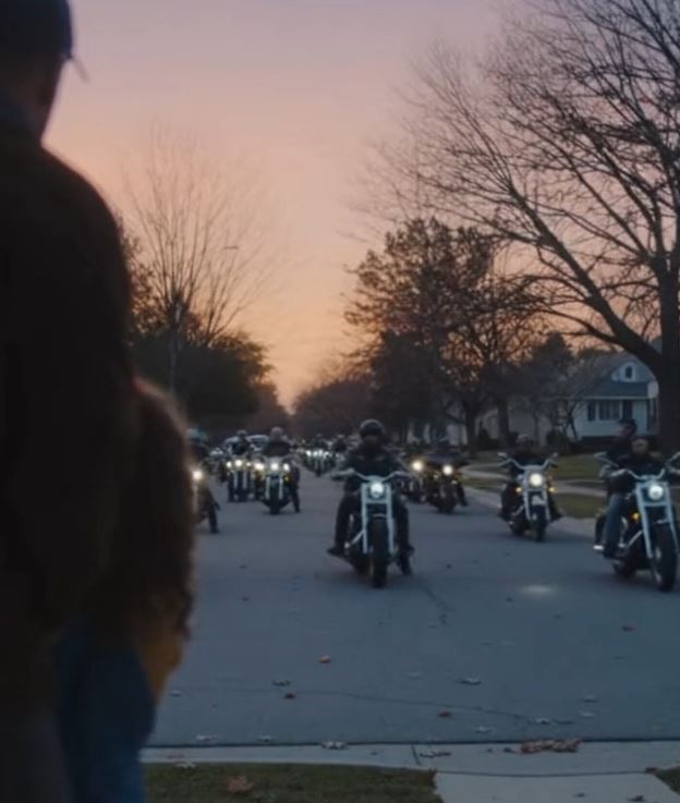 A Single Dad Lost His Job After Giving a Bottle of Water to a Stranger — Days Later, the Roar of 40 Motorcycles Outside His House Revealed a Truth That Changed Everything for Him and His Little Girl