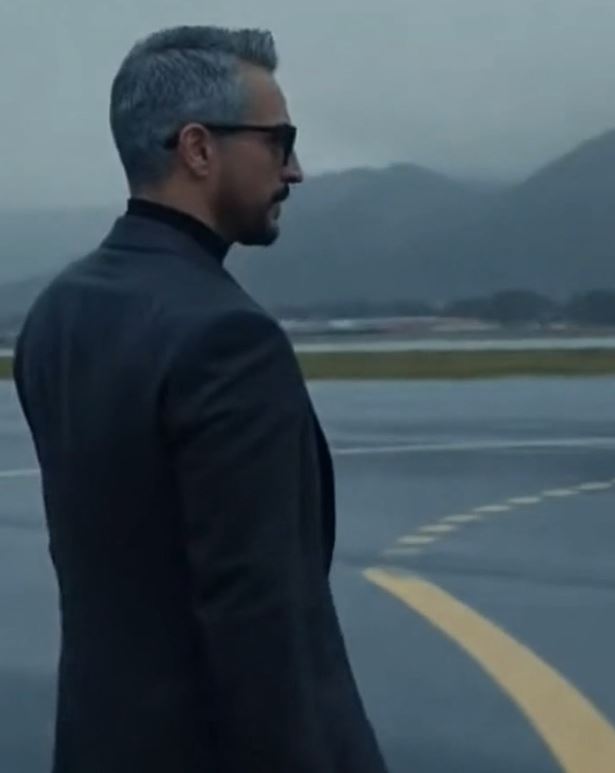 Millionaire Returns Without Warning And Finds His Parents Standing In The Rain — What He Did Next Left Everyone Speechless