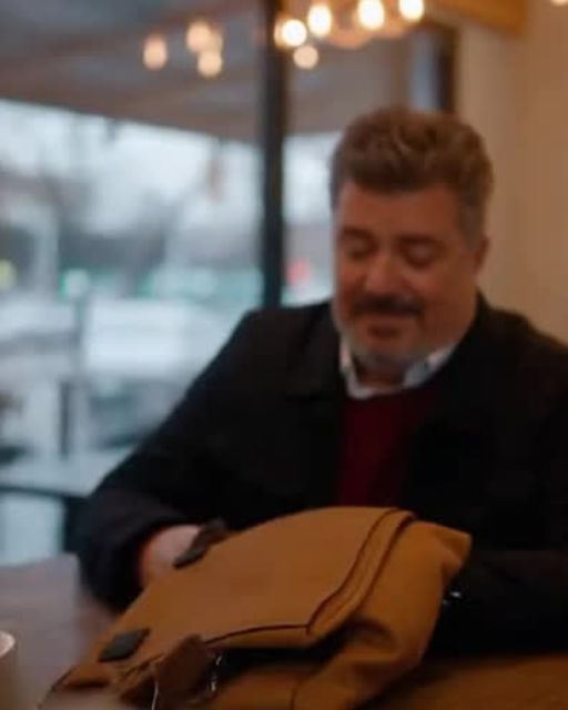 Teenager Returns Lost Wallet—Owner’s Reaction Makes Him Burst Into Tears And Now The Entire Town Is Talking