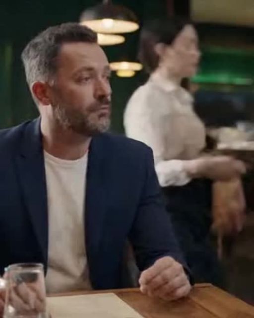 Waitress Ignores Man’s Order—The Chef Comes Out And Recognizes Him