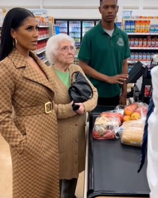 Woman Accuses Elderly Shopper Of Theft, But Freezes When Manager Gives A Single, Quiet Order