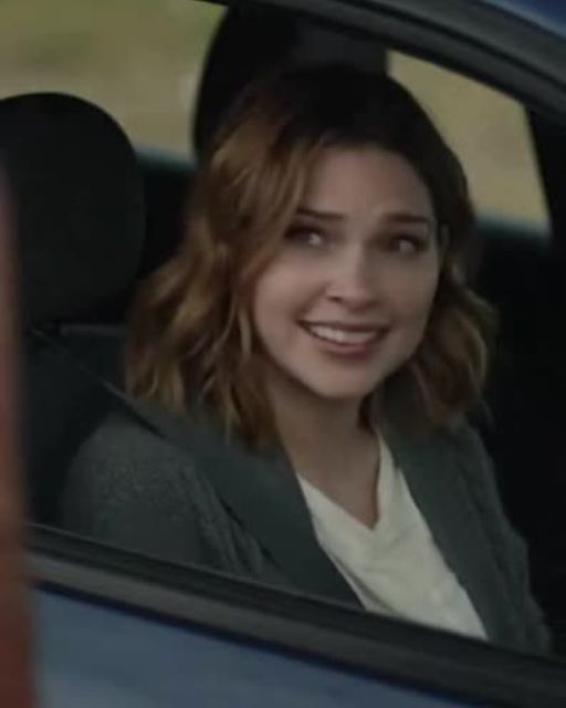 Biker Stops For A Stranded Car On The Highway—The Driver Reveals Why She’s Afraid To Get Out