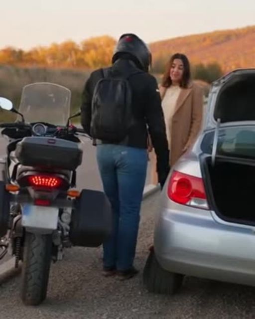 Biker Pulls Over To Help A Driver With A Flat—The Trunk Is Already Open