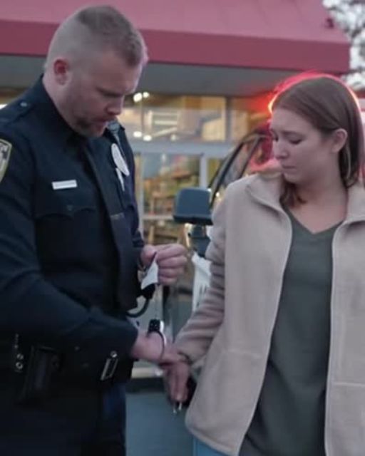 Cop Detains Woman For Shoplifting—the Receipt In Her Hand Says Otherwise