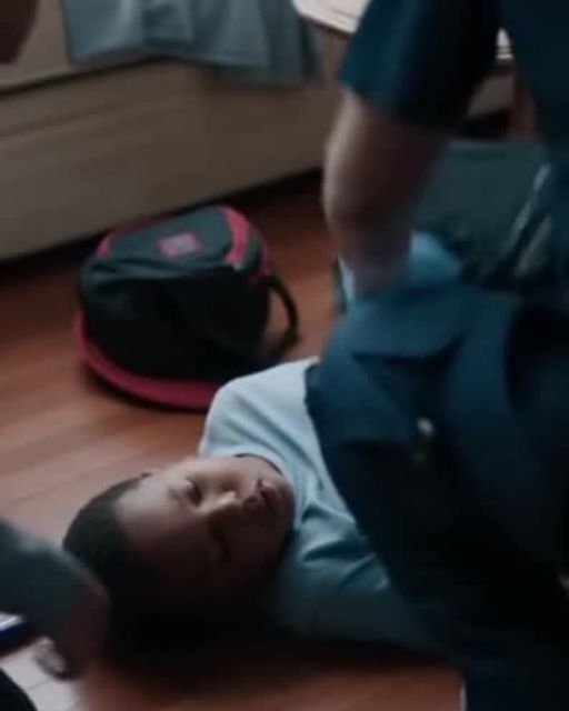 Paramedic Scolds Teen For Calling 911—the Reason Makes Him Apologize On Camera