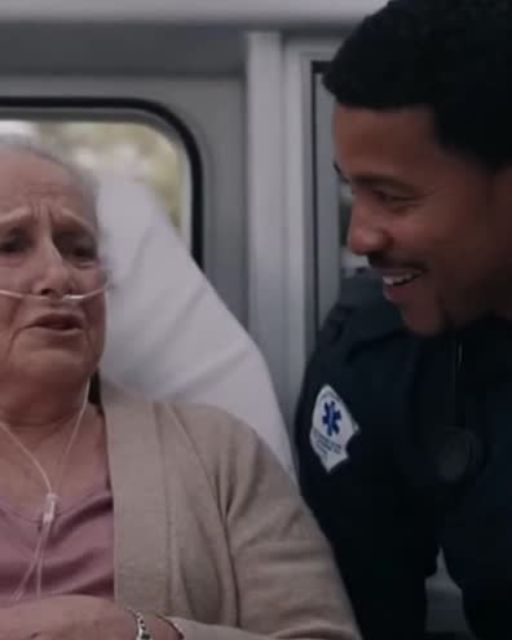 Emt Laughs At Elderly Womanโs Fearsโher Medical Bracelet Makes Him Go Silent