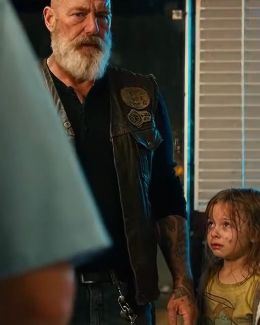 I Protected A Little Girl From The Diner Staff. Then I Saw The Amber Alert.