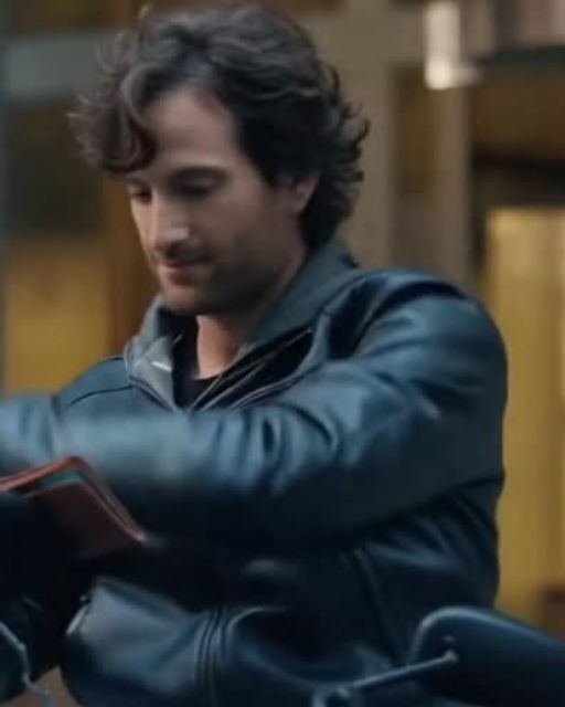 Biker Returns Wallet To Office Buildingโand The Ceo Runs Out The Front Door When He Sees Whoโs Holding It