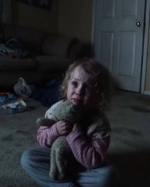 I Heard A Toddler’s Scream Through The Wall And Called 911. The Dad Smiled At The Cops And Pointed At Me.