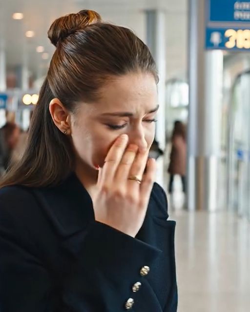 I Cried At The Airport Like My Marriage Was The One Boarding The Flight – Then I Got Home And Realized I’d Been Living Someone Else’s Plan