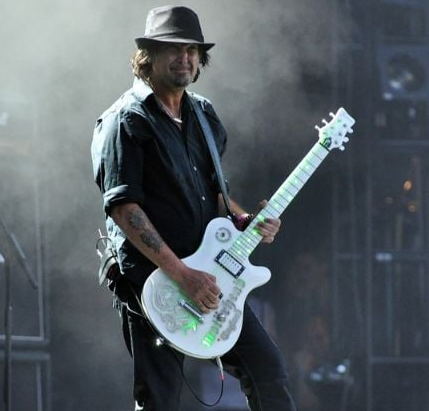 Longtime Motörhead Guitarist, Dies at 64