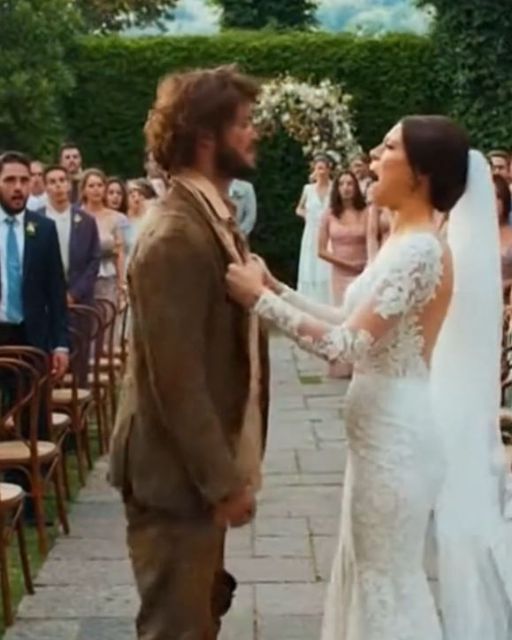 I Kicked A โdirty Hoboโ Out Of My Wedding. Then My Groom Knelt At His Feet.