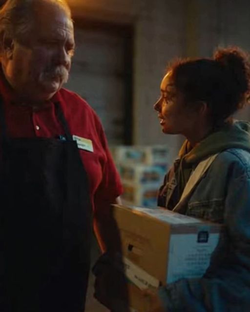 Store Manager Catches Single Mom Shoplifting – What He Did 5 Minutes Before Closing Broke The Internet