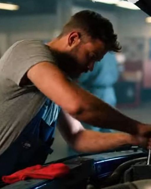 Military Police Who Jailed Ex-convict Returns 5 Years Later – His Offer Broke The Internet