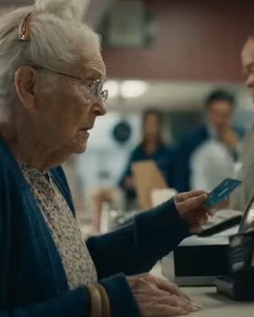 They Wouldn’t Serve Her Because Her Card Was Declined