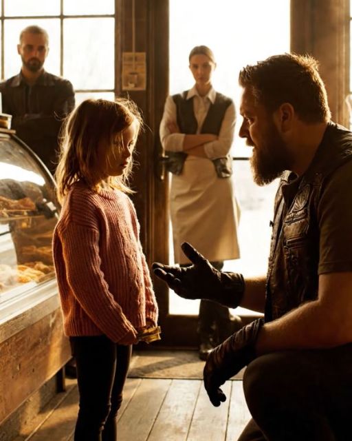 A Frightened 8-year-old Tried To Buy Bread Alone – She Didn’t Know The Men Behind Her Were Already Watching The Suv